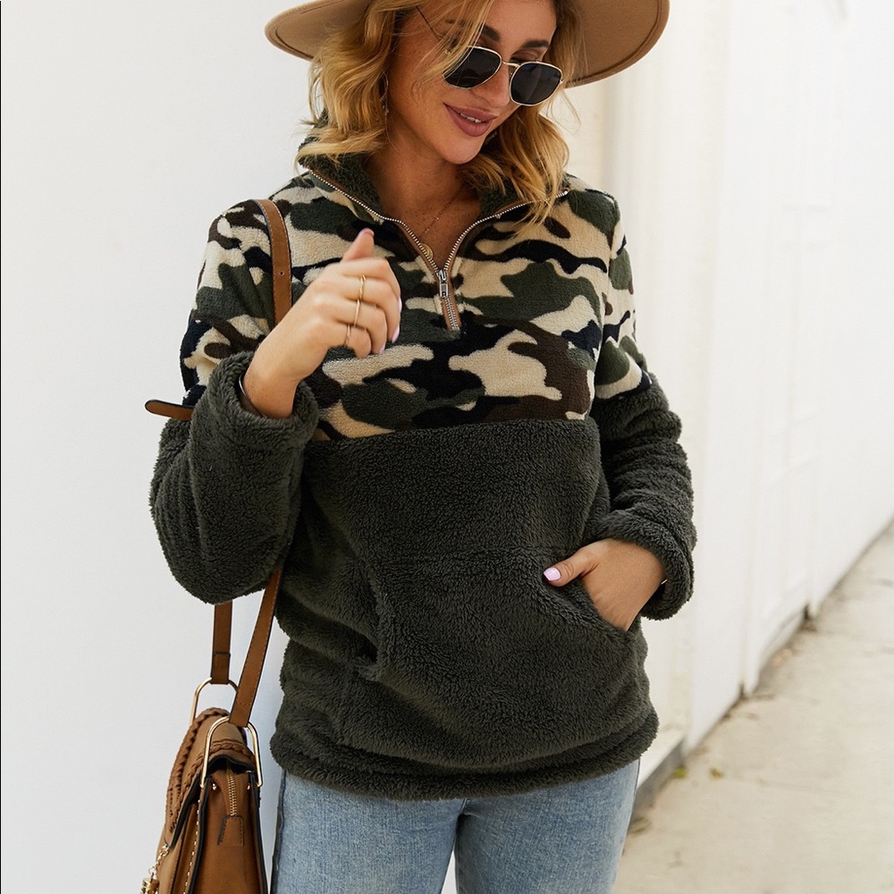 ♦️🆕 Animal Print Furry Zipper Sweater Olive - Picture 3 of 7